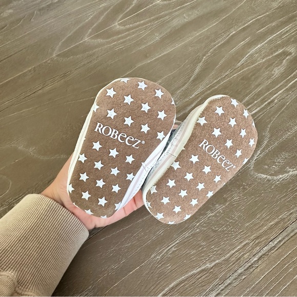 Robeez First Kicks Faux Fur Boots - Picture 2 of 7